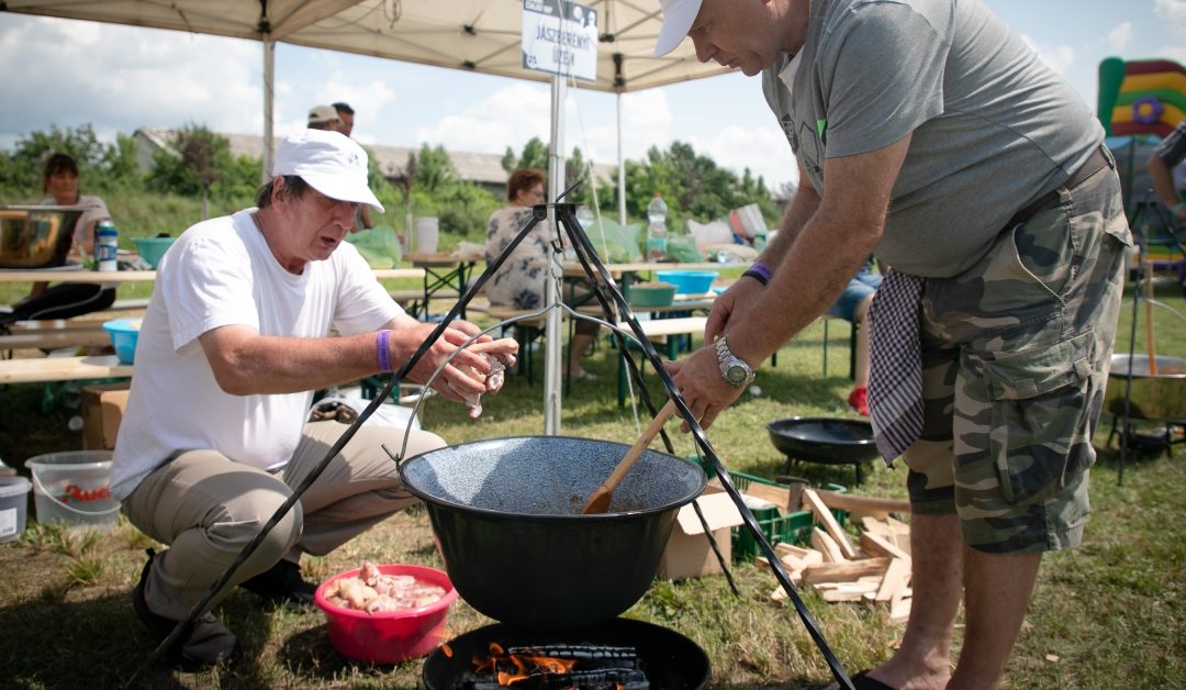 Bogrács tűzhellyel